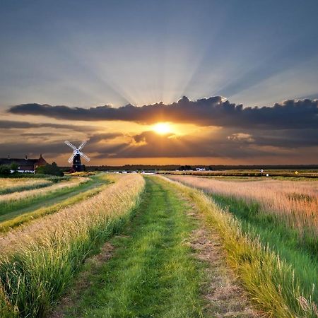 Superb Stokesby Barn Apartment - Norfolk Broads & Norwich Luaran gambar